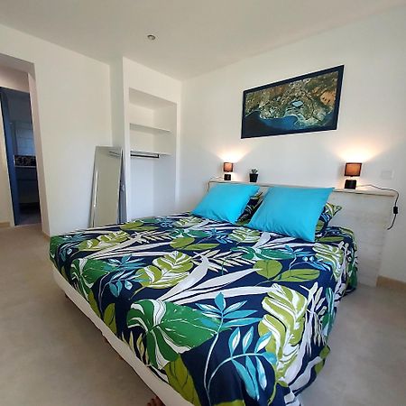 Les Mazets Du Paty Villa Albaron Bagian luar foto